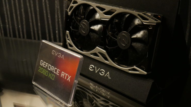 Intel Xe DG1 GPUベースのディスクリートグラフィックスカードの写真