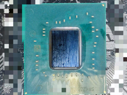 Intel AlderLakeマザーボード用のZ690チップセットの写真