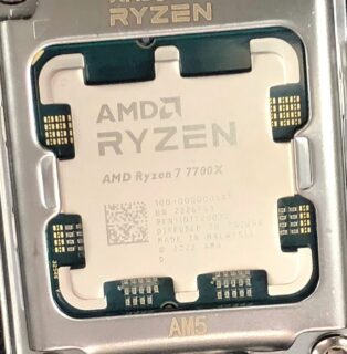 AMD Ryzen 7 7700X 8 コア Zen 4 デスクトップ CPU の写真
